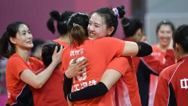 与活塞截然 与活塞截然